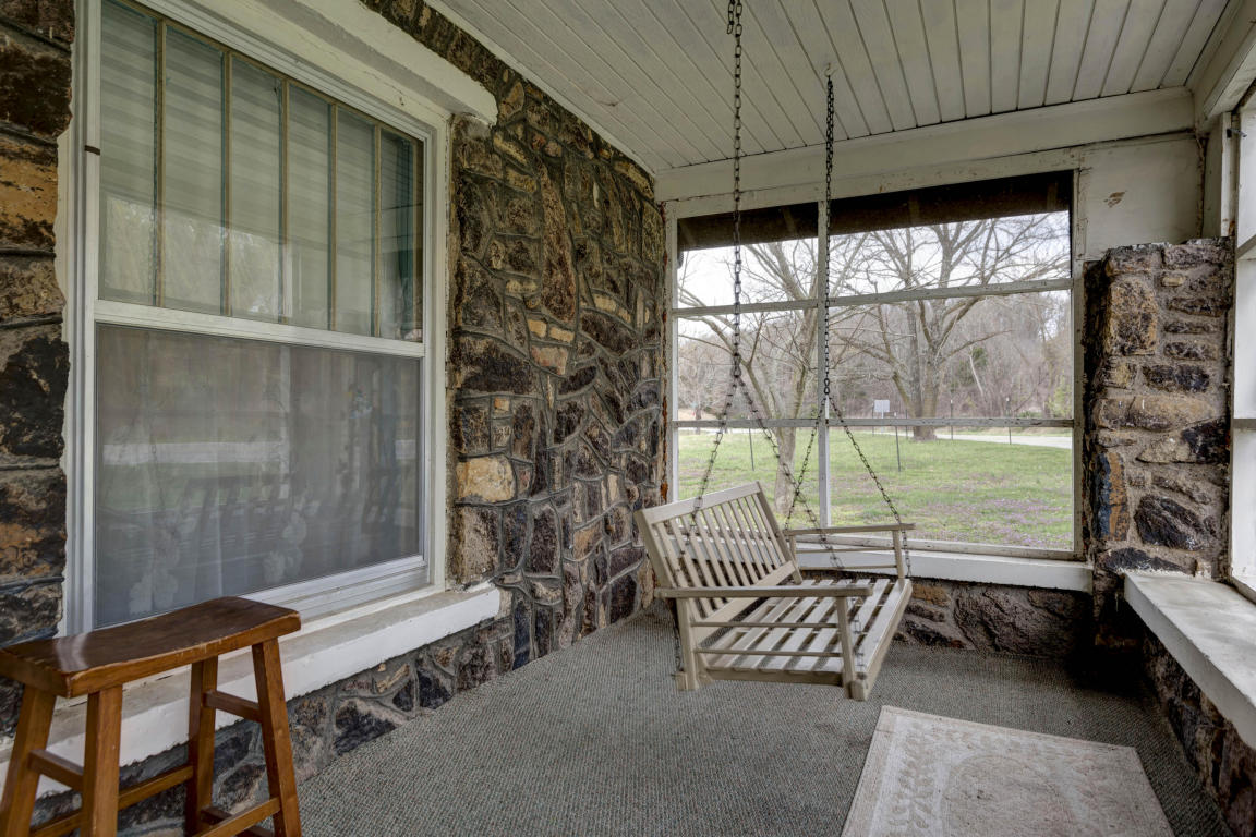 9612 E State Hwy Dd, Strafford, MO 65757