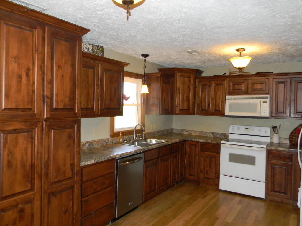 2706 Lone Pilgrim Road, Taneyville, MO 65759