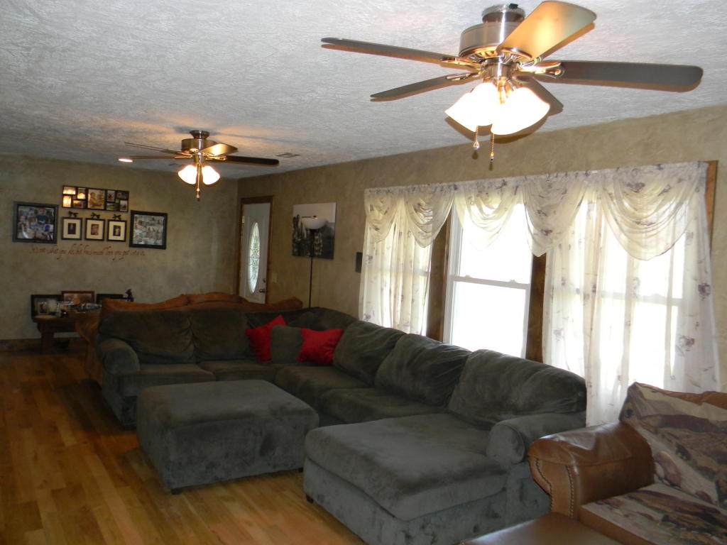 2706 Lone Pilgrim Road, Taneyville, MO 65759