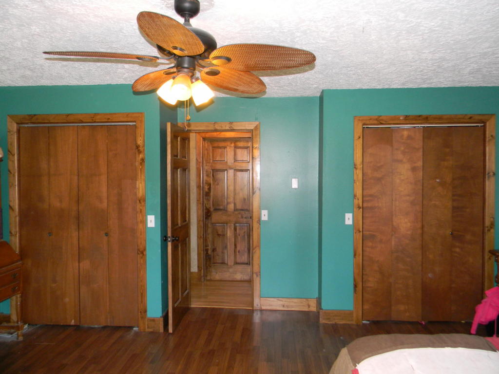 2706 Lone Pilgrim Road, Taneyville, MO 65759