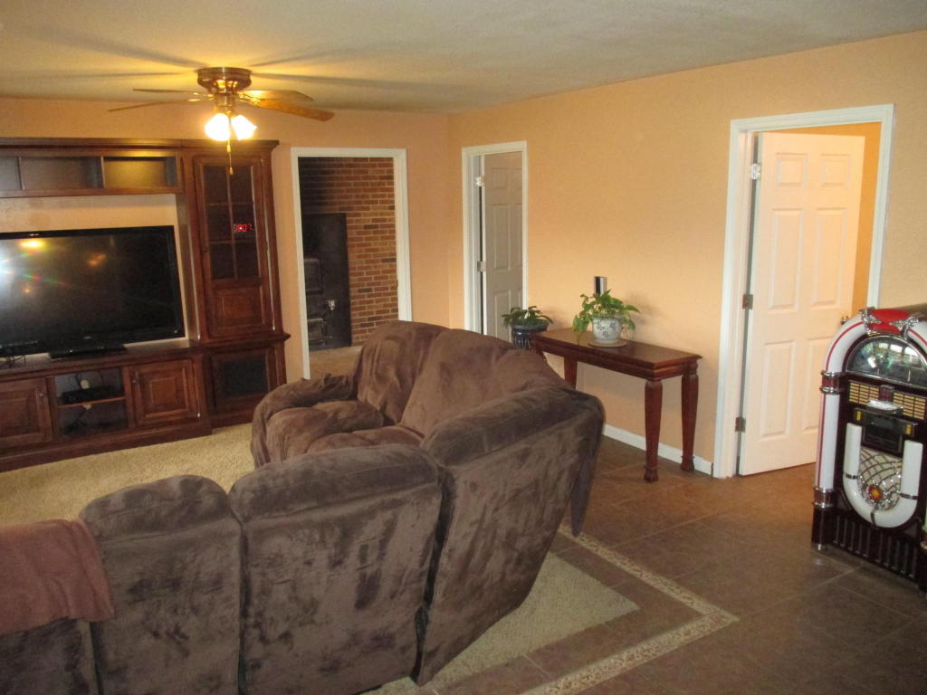 9811 County Road 8730, West Plains, MO 65775