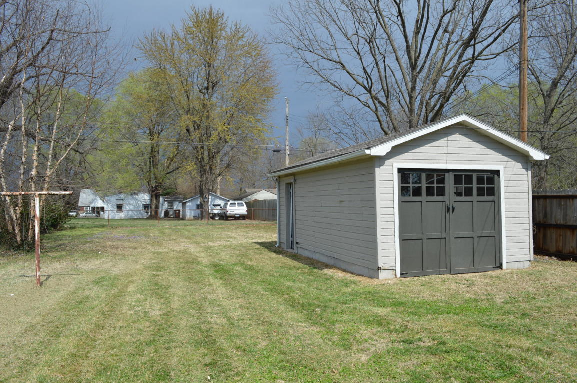 3041 West Madison Street, Springfield, MO 65802