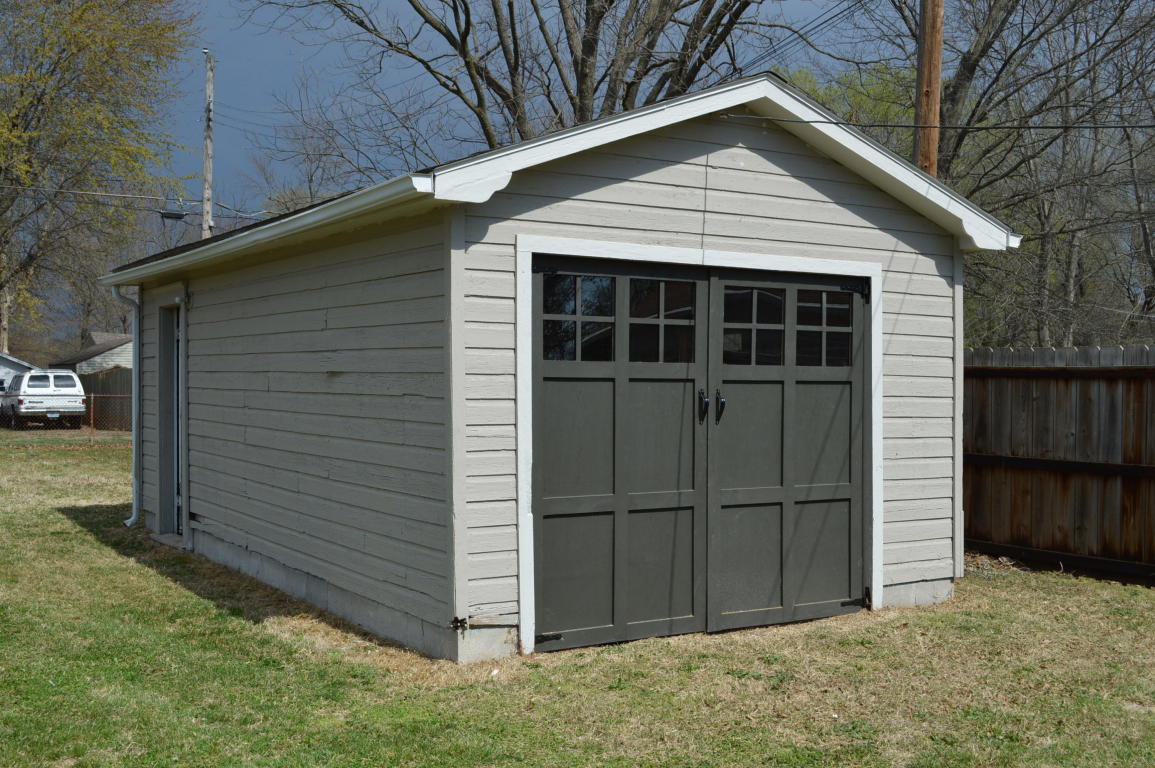 3041 West Madison Street, Springfield, MO 65802