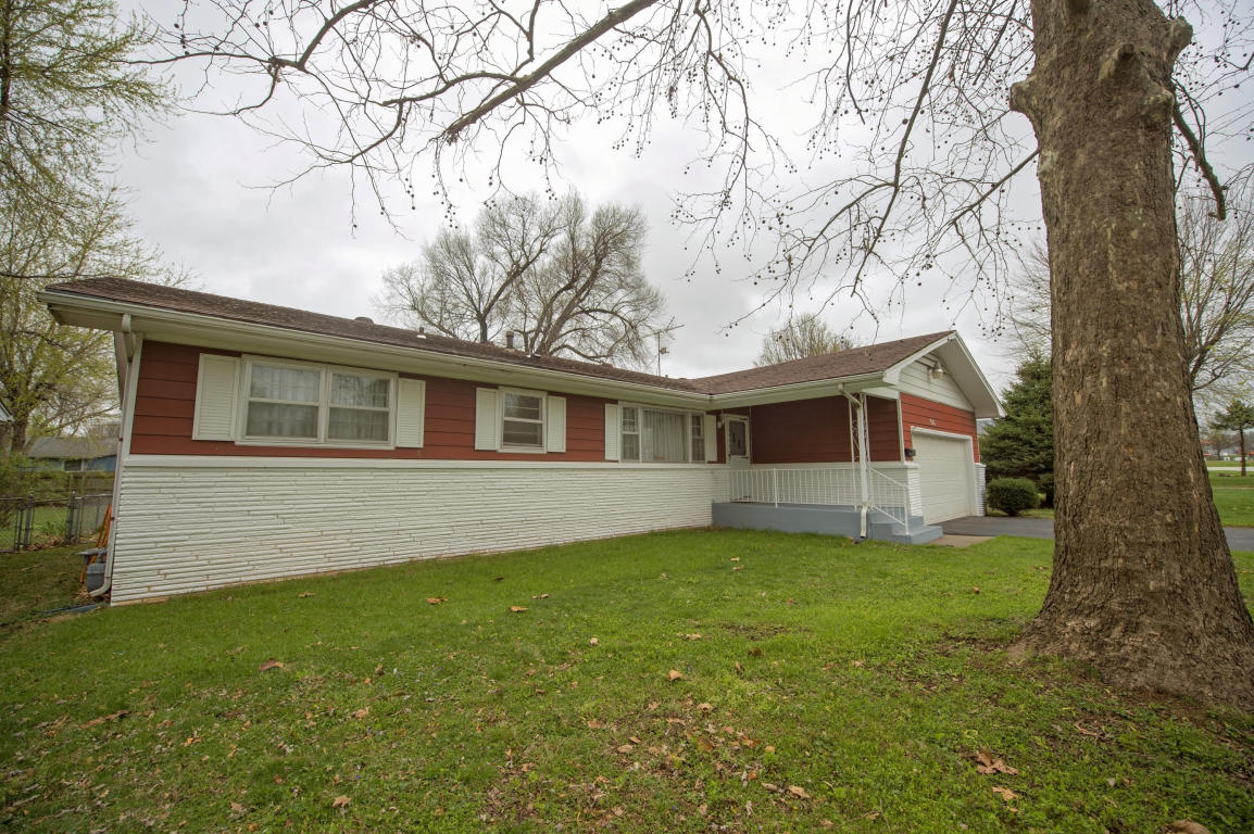 921 North Fairfax Avenue, Springfield, MO 65802