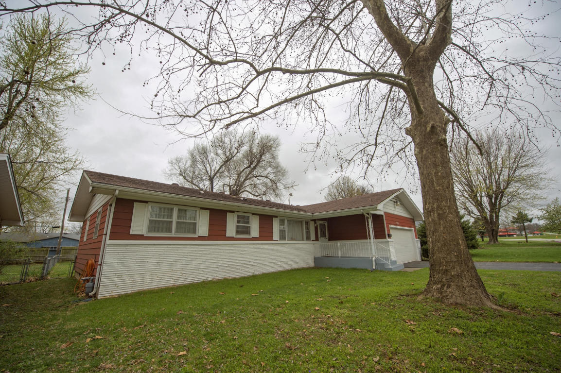 921 North Fairfax Avenue, Springfield, MO 65802