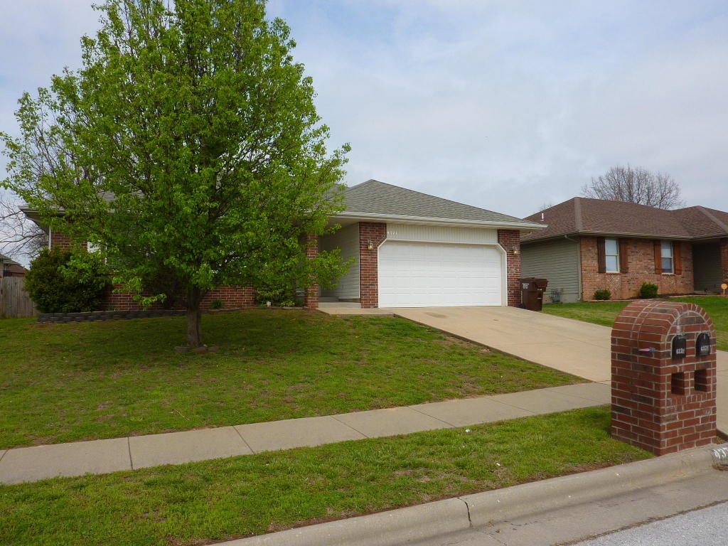 4371 W Madison Street, Springfield, MO 65802