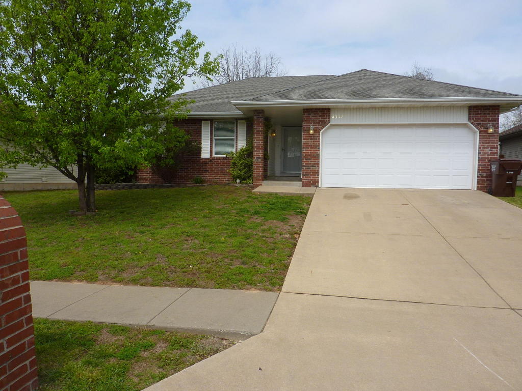 4371 W Madison Street, Springfield, MO 65802
