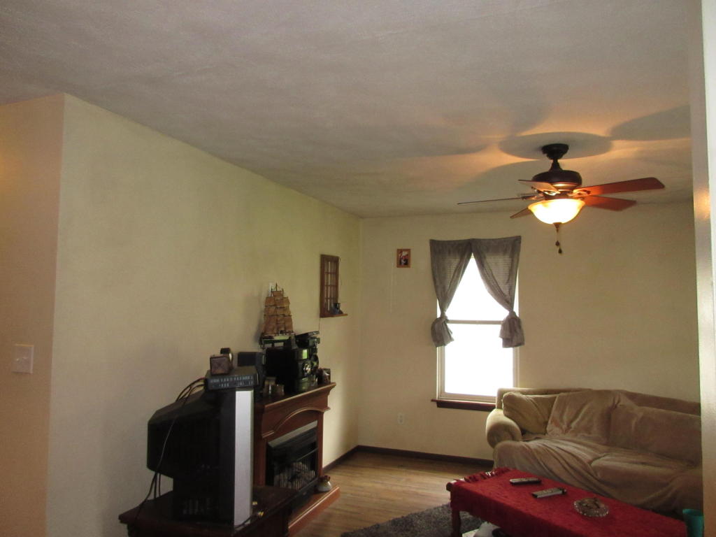 1704 N Engel Avenue, Springfield, MO 65803
