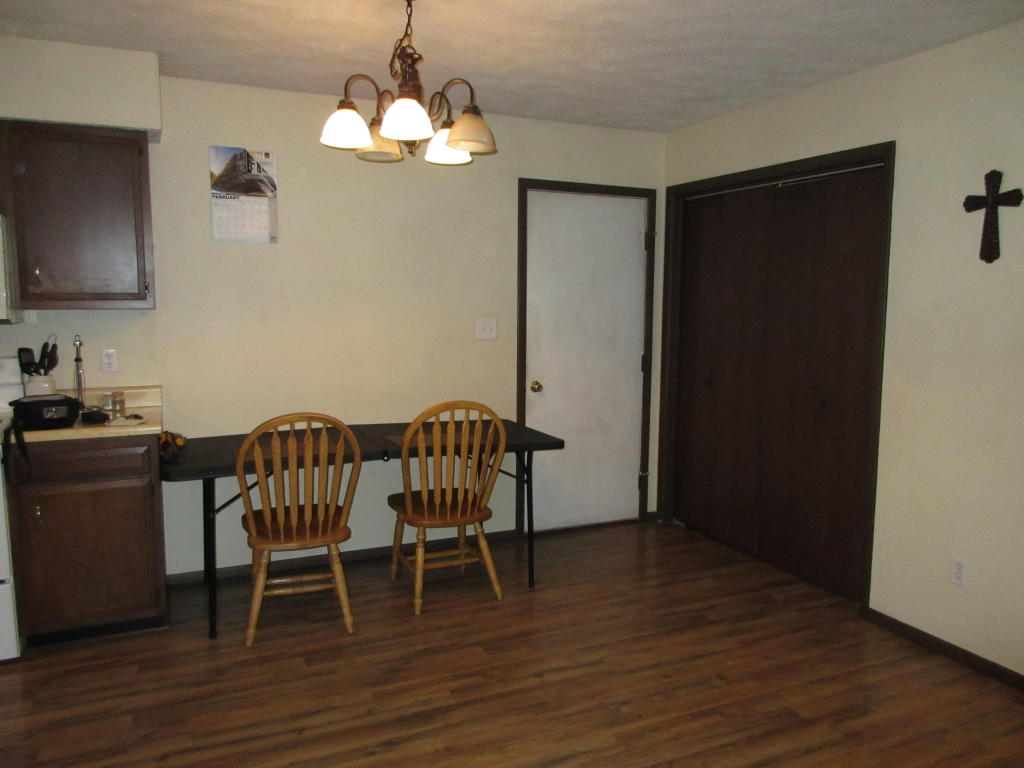 1704 N Engel Avenue, Springfield, MO 65803