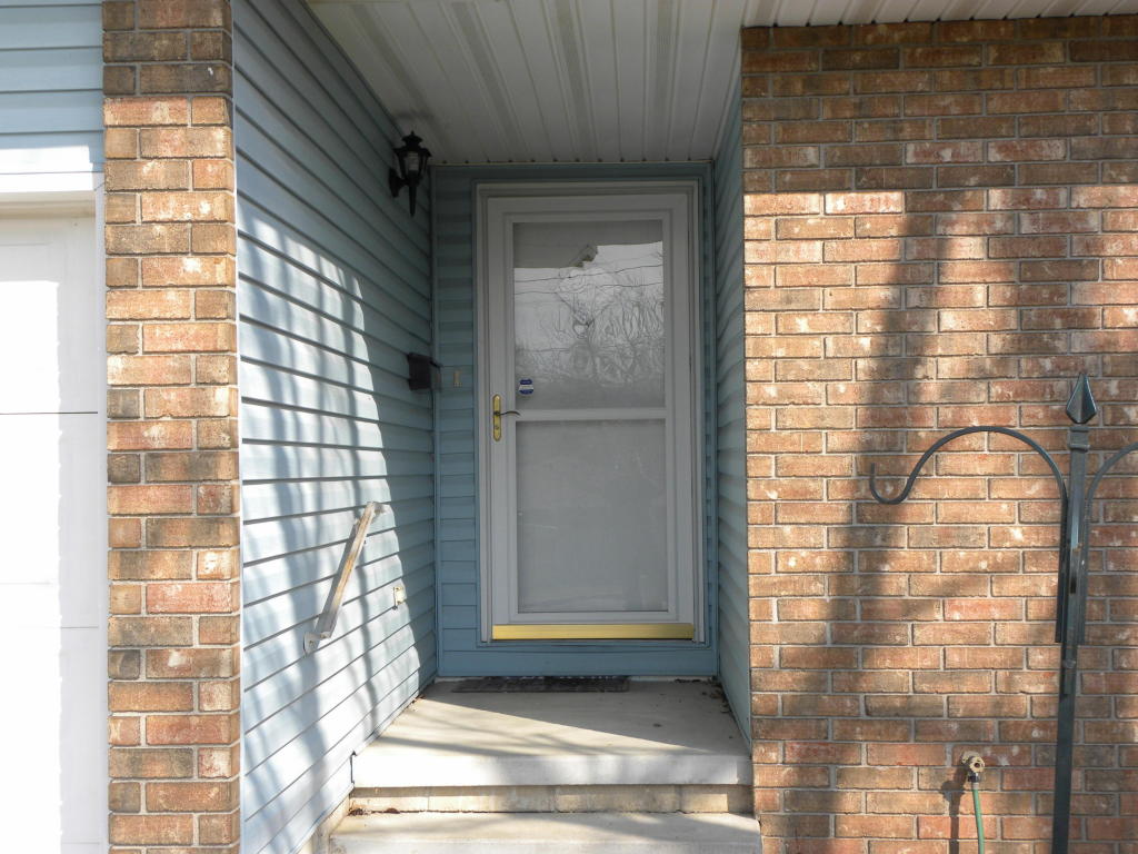 1127 East Livingston Court, Springfield, MO 65803