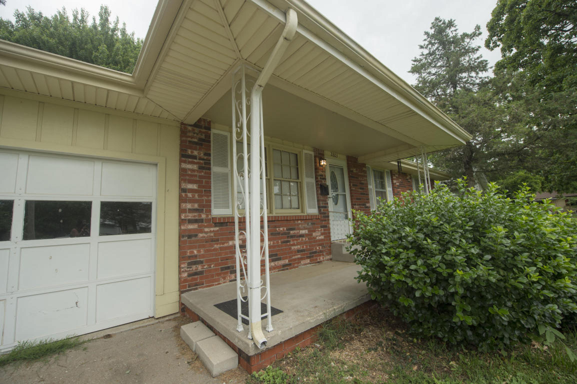 2803 North Campbell Avenue, Springfield, MO 65803