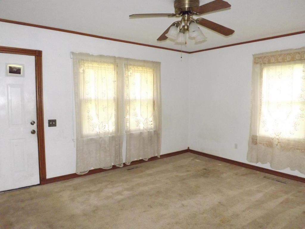 3669 N Farm Rd 103, Springfield, MO 65803