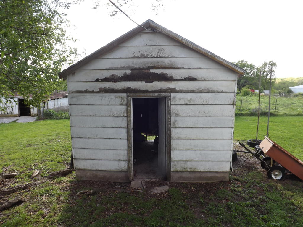 3669 N Farm Rd 103, Springfield, MO 65803