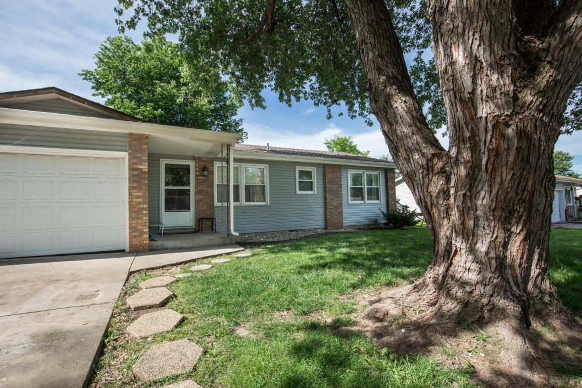 2240 East Livingston Street, Springfield, MO 65803