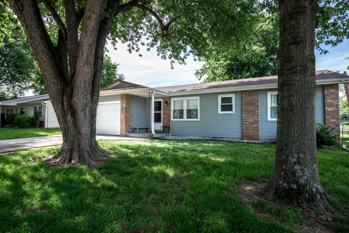 2240 East Livingston Street, Springfield, MO 65803