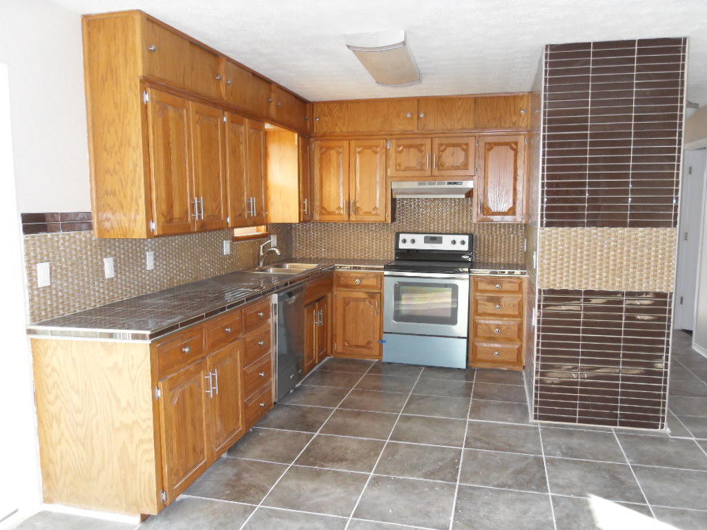 816 East Mcclernon Street, Springfield, MO 65803