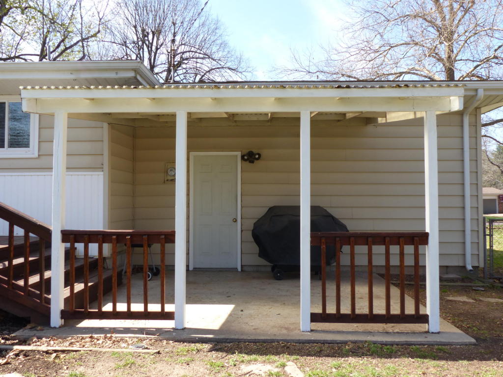 2302 S Linden Avenue, Springfield, MO 65804