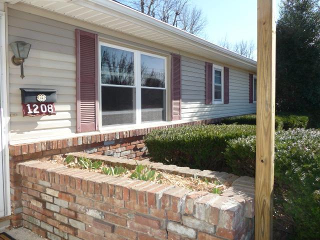 1208 South Airwood Avenue, Springfield, MO 65804