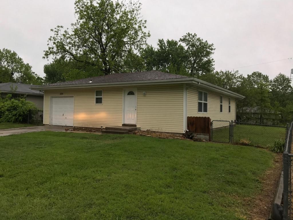 1126 South Willow Lane, Springfield, MO 65804