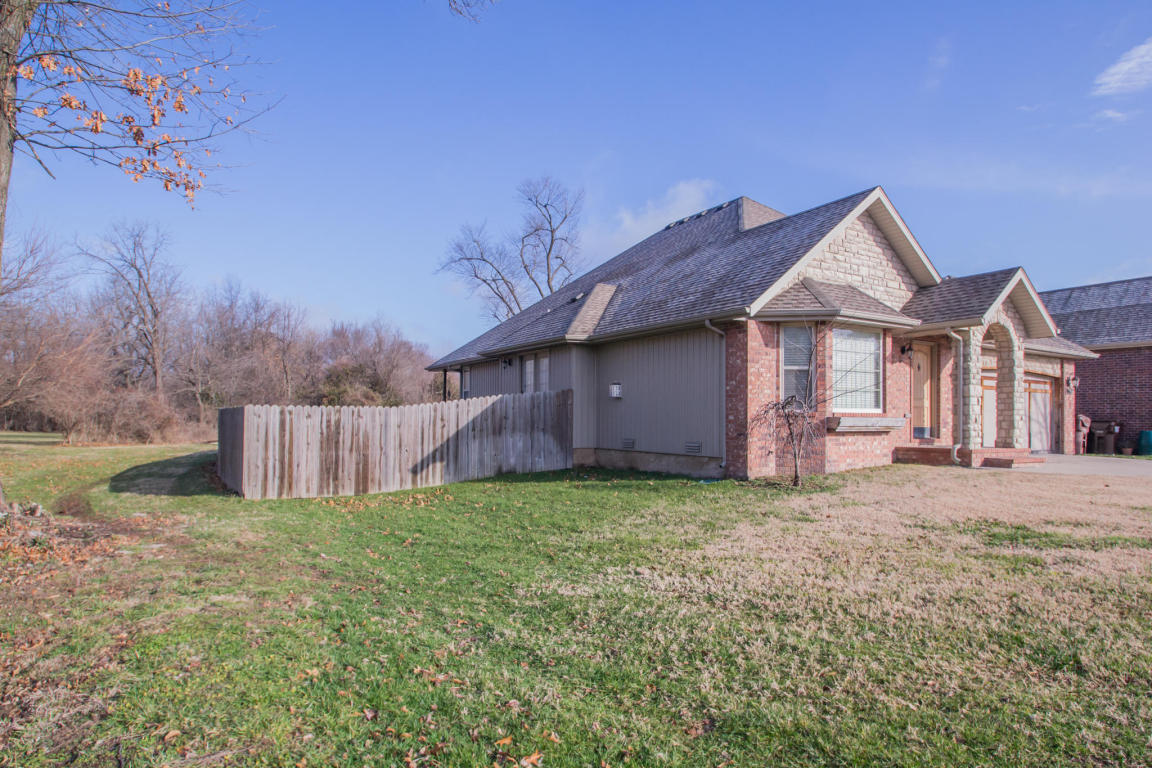 1167 South Maple Grove Avenue, Springfield, MO 65804