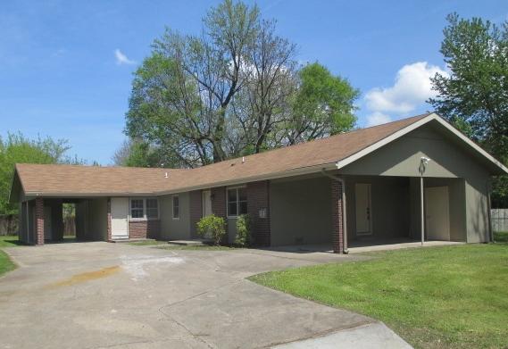 621 West Lombard Circle, Springfield, MO 65806