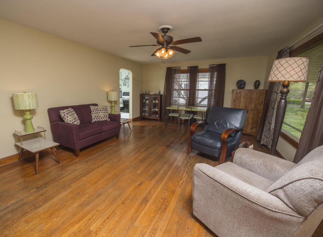 1060 South Market Avenue, Springfield, MO 65807