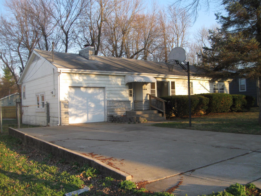 1912 S Ferguson Avenue, Springfield, MO 65807