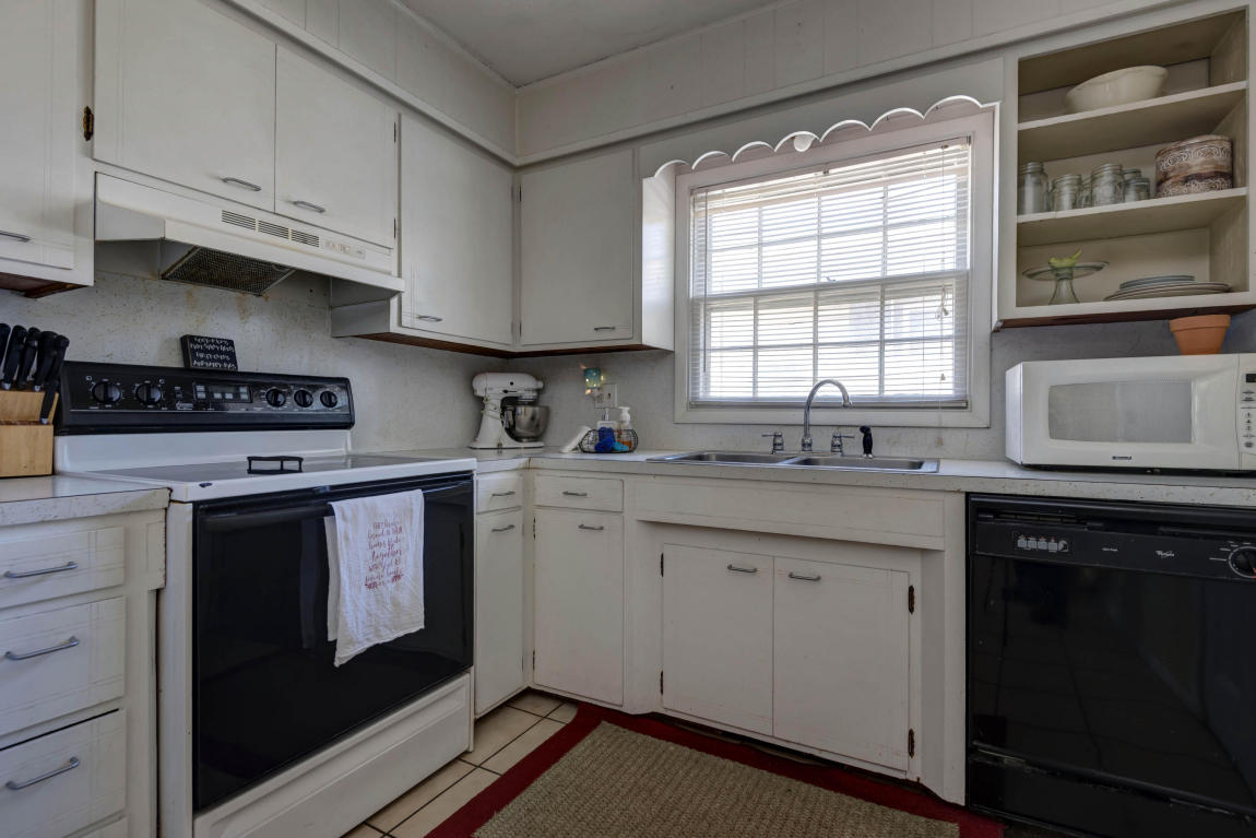 2423 South Westwood Avenue, Springfield, MO 65807