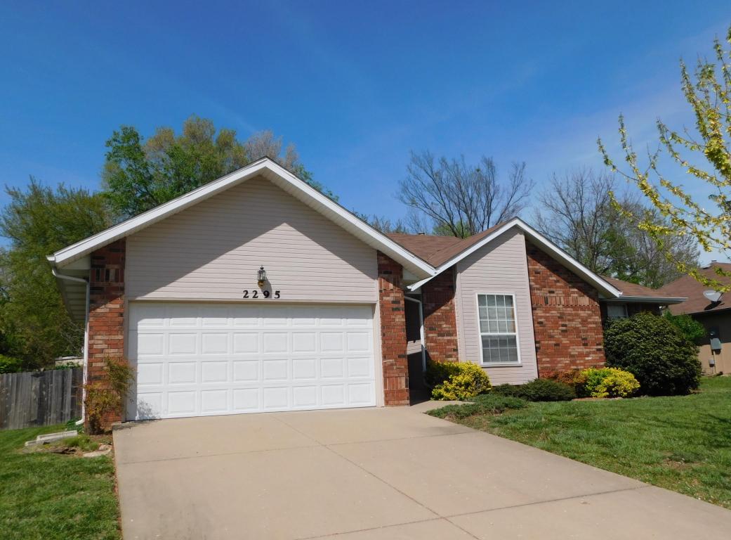 2295 West Rockwood Street, Springfield, MO 65807