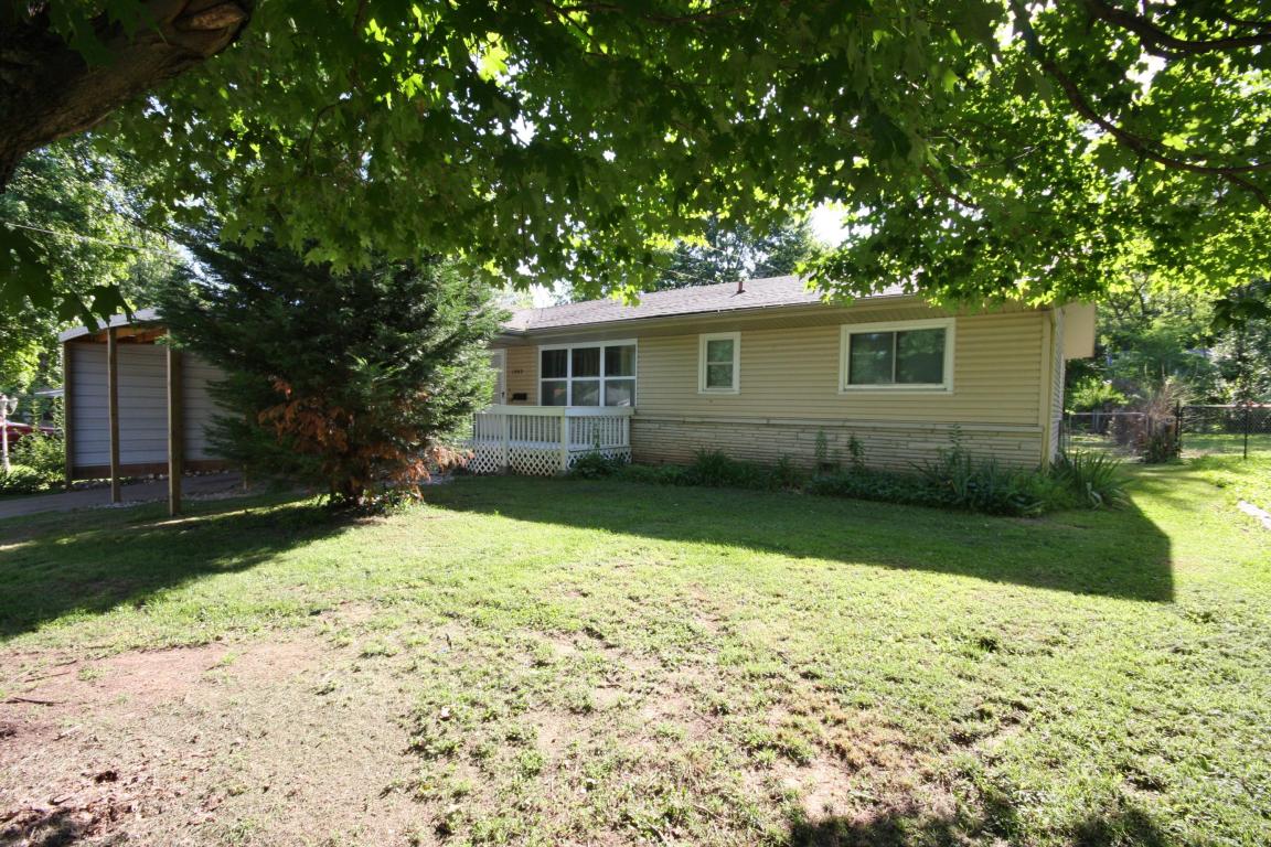 1902 South Weaver Avenue, Springfield, MO 65807