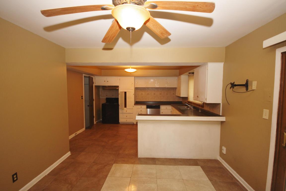 1902 South Weaver Avenue, Springfield, MO 65807