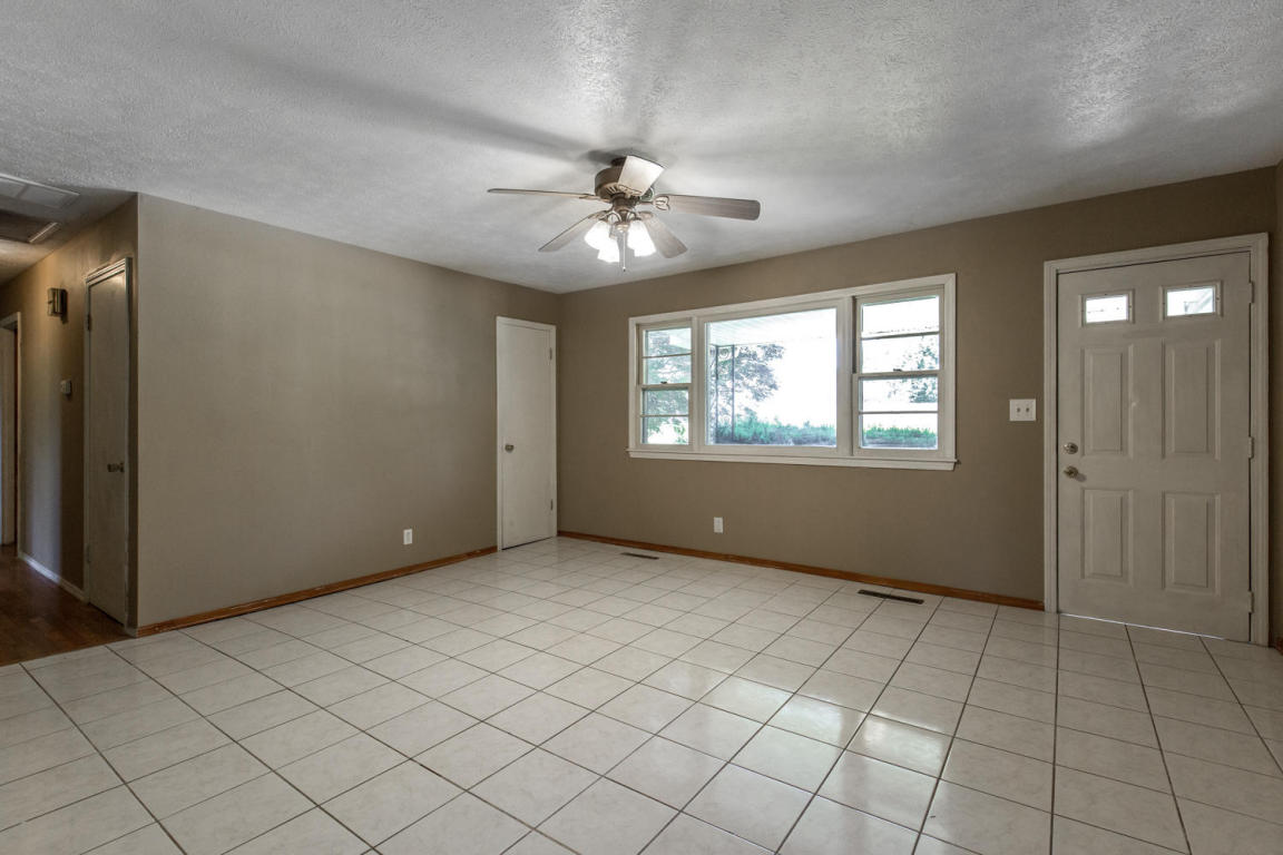 2046 South Jefferson Avenue, Springfield, MO 65807