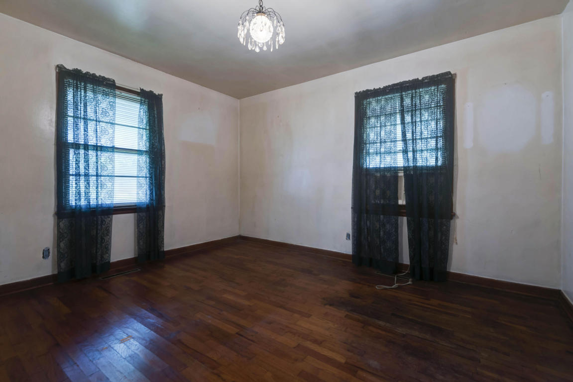 2361 South Roanoke Avenue, Springfield, MO 65807