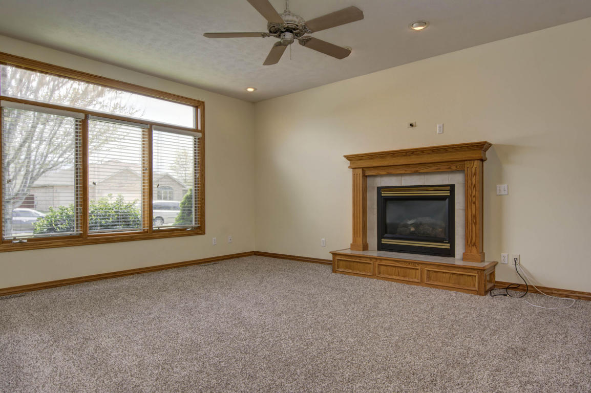 3649 South Suburban Avenue, Springfield, MO 65807