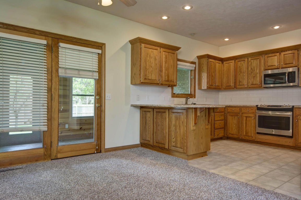 3649 South Suburban Avenue, Springfield, MO 65807