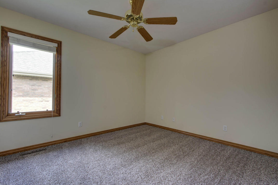 3649 South Suburban Avenue, Springfield, MO 65807
