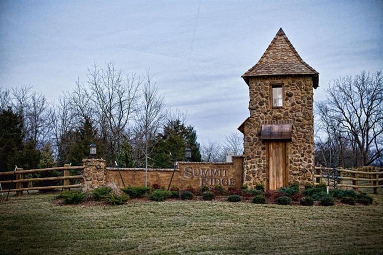 6346 East Summit View, Springfield, MO 65809