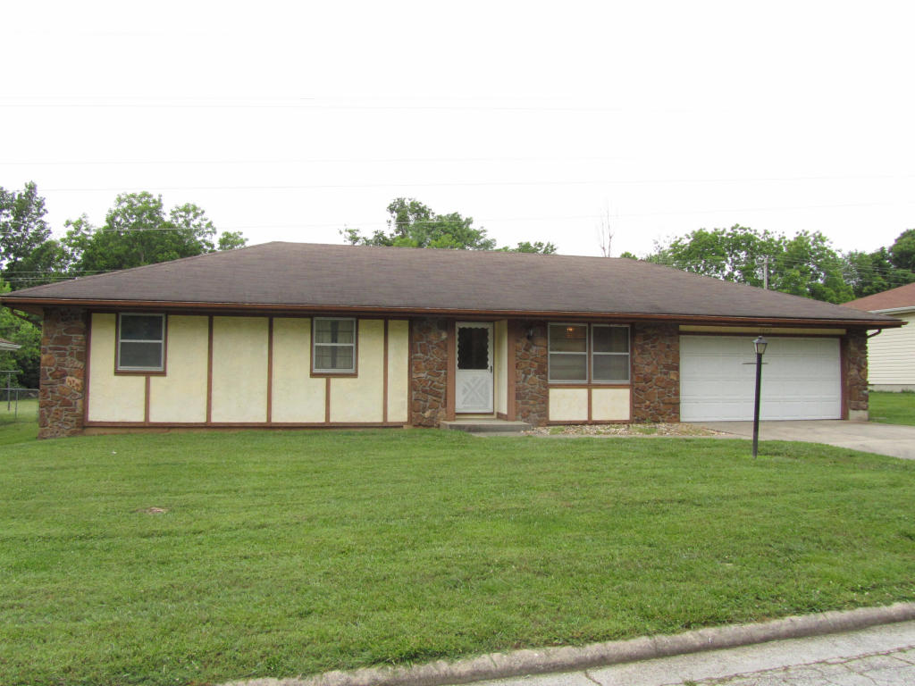 4447 S Glenn Avenue, Springfield, MO 65810