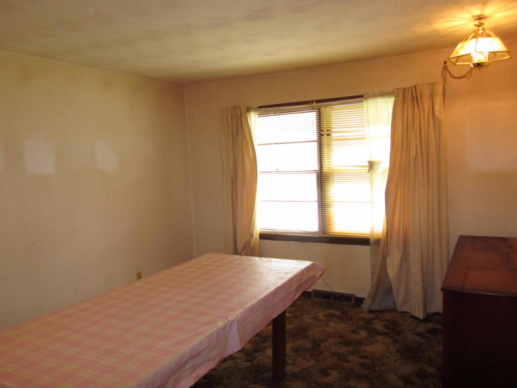 4447 S Glenn Avenue, Springfield, MO 65810