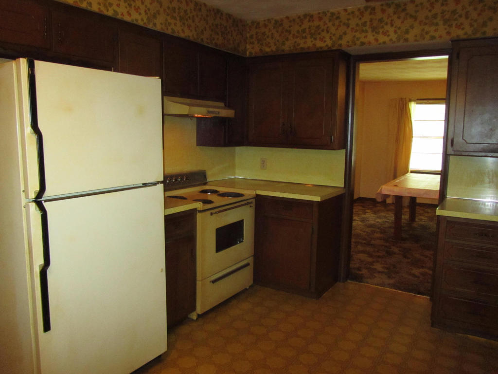 4447 S Glenn Avenue, Springfield, MO 65810