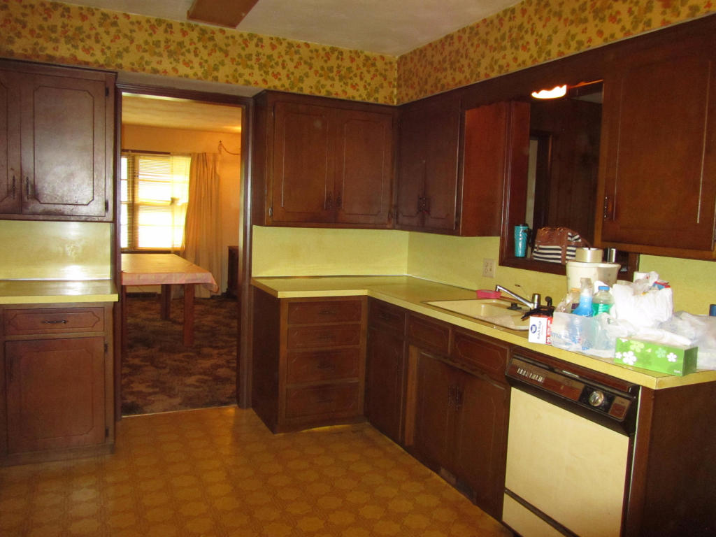 4447 S Glenn Avenue, Springfield, MO 65810