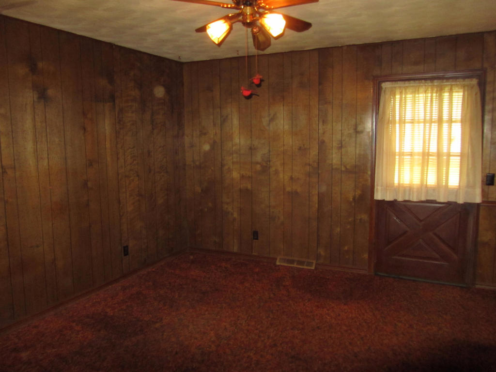 4447 S Glenn Avenue, Springfield, MO 65810