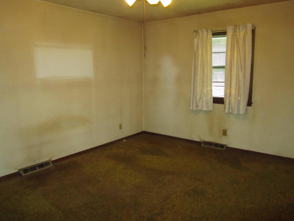 4447 S Glenn Avenue, Springfield, MO 65810