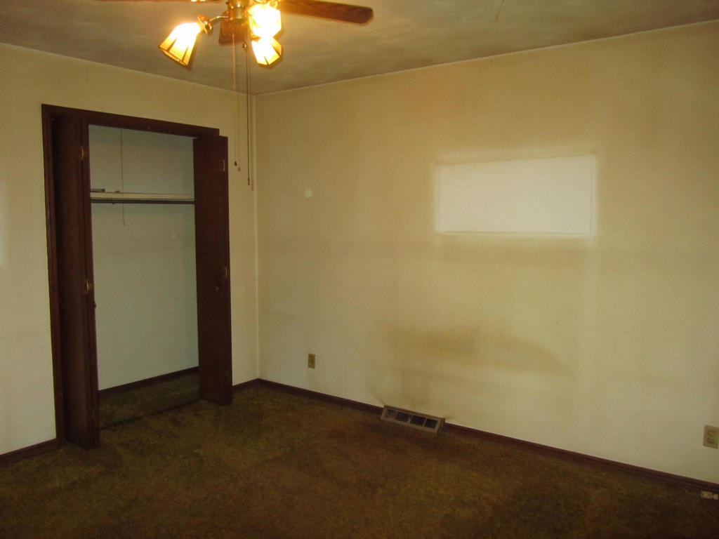 4447 S Glenn Avenue, Springfield, MO 65810