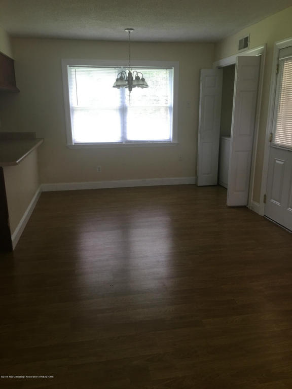 6910 CAMELOT, Horn Lake, MS 38637