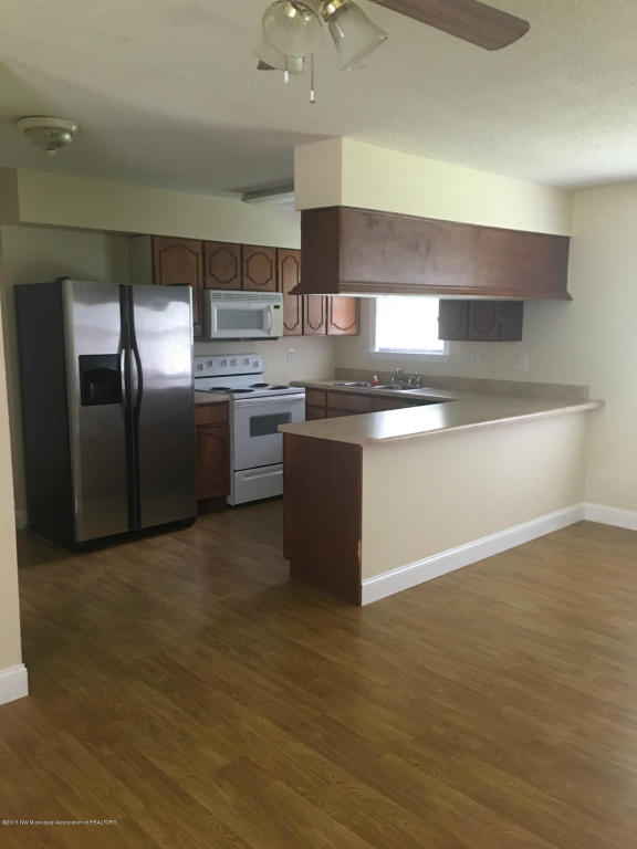 6910 CAMELOT, Horn Lake, MS 38637
