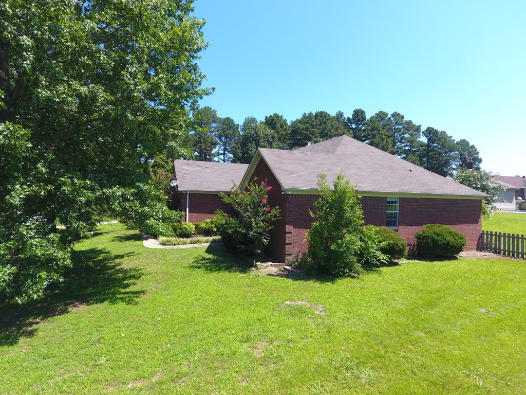 77 Southfork RoadSenatobia, MS, 38668Tate County