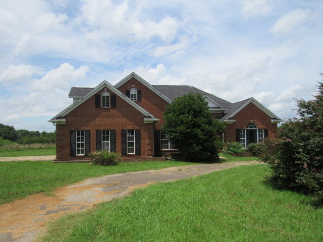 385 Magnolia DriveSenatobia, MS, 38668Tate County