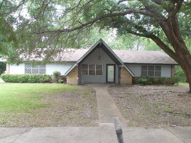 1701 Twin Oaks DrClinton, MS, 39056Hinds County