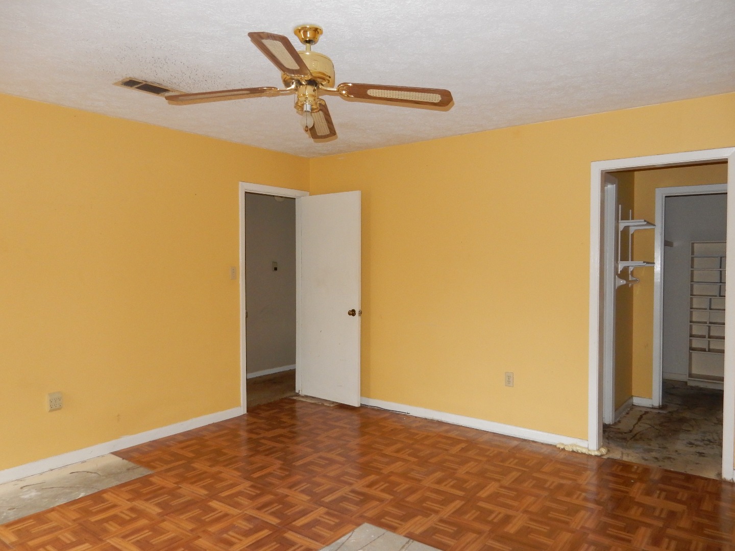 208 Simmons DrClinton, MS, 39056Hinds County